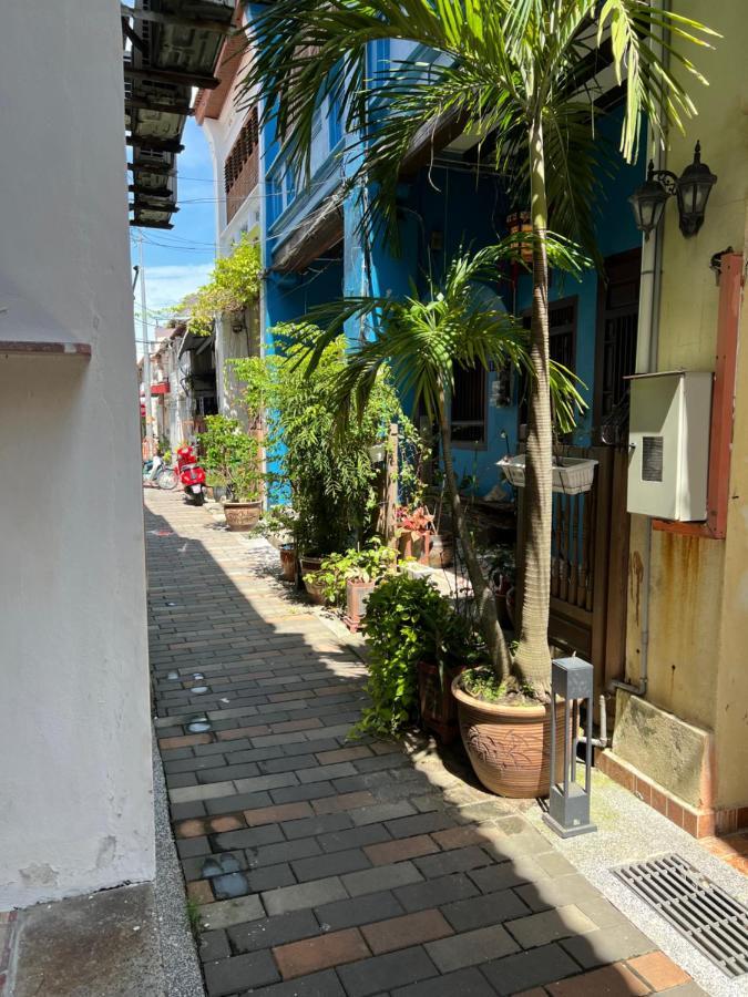 Aayu Stewart - Stewart Ln, George Town * George Town
