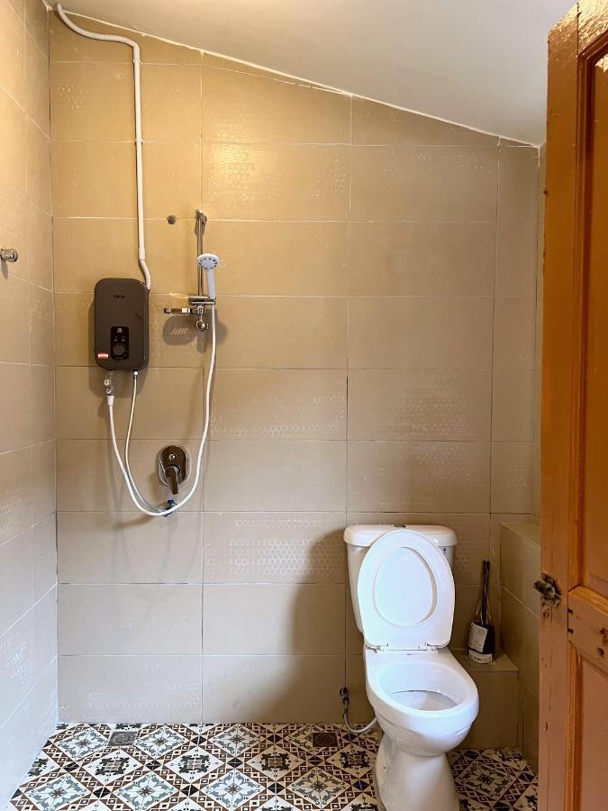 Aayu Stewart - Stewart Ln, George Town * George Town